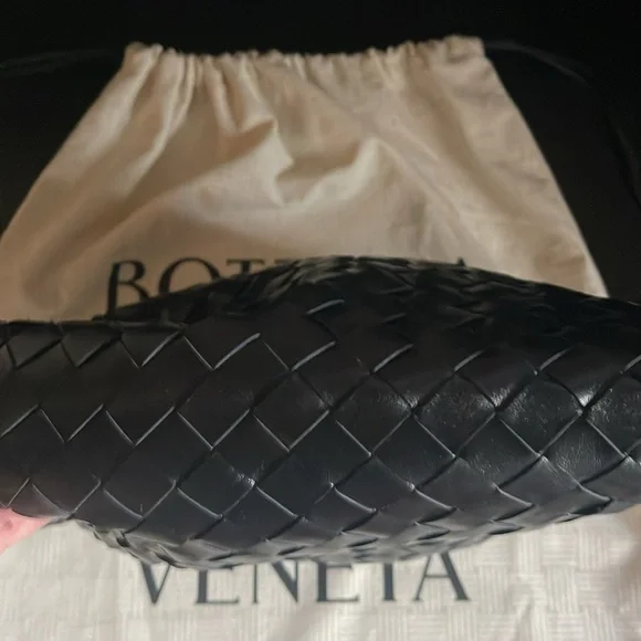 NEW BOTTEGA VENETA SMALL HOP 
in Black. Never worn. Comes with tags & dust bag - Picture 12 of 16